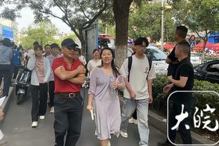 讨教讨教？阿尔特塔赛后和埃梅里亲在走廊亲切交流